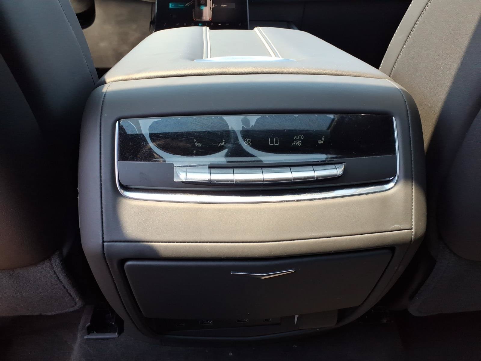 Certified 2026 Cadillac Escalade Platinum Luxury w/ LPO, Floor Liner Package AWD/4WD image 19