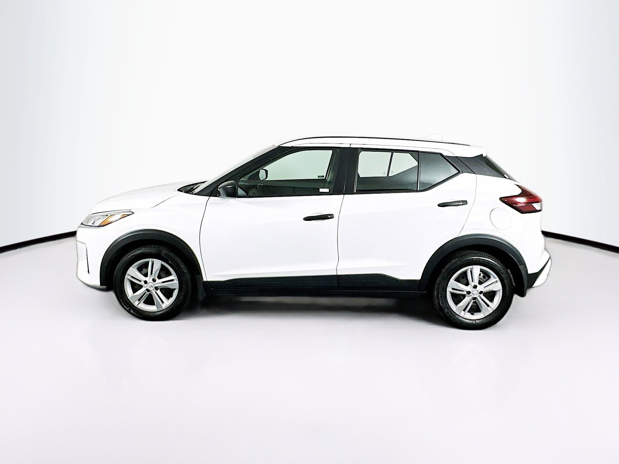 Used 2024 Nissan Kicks S image 4