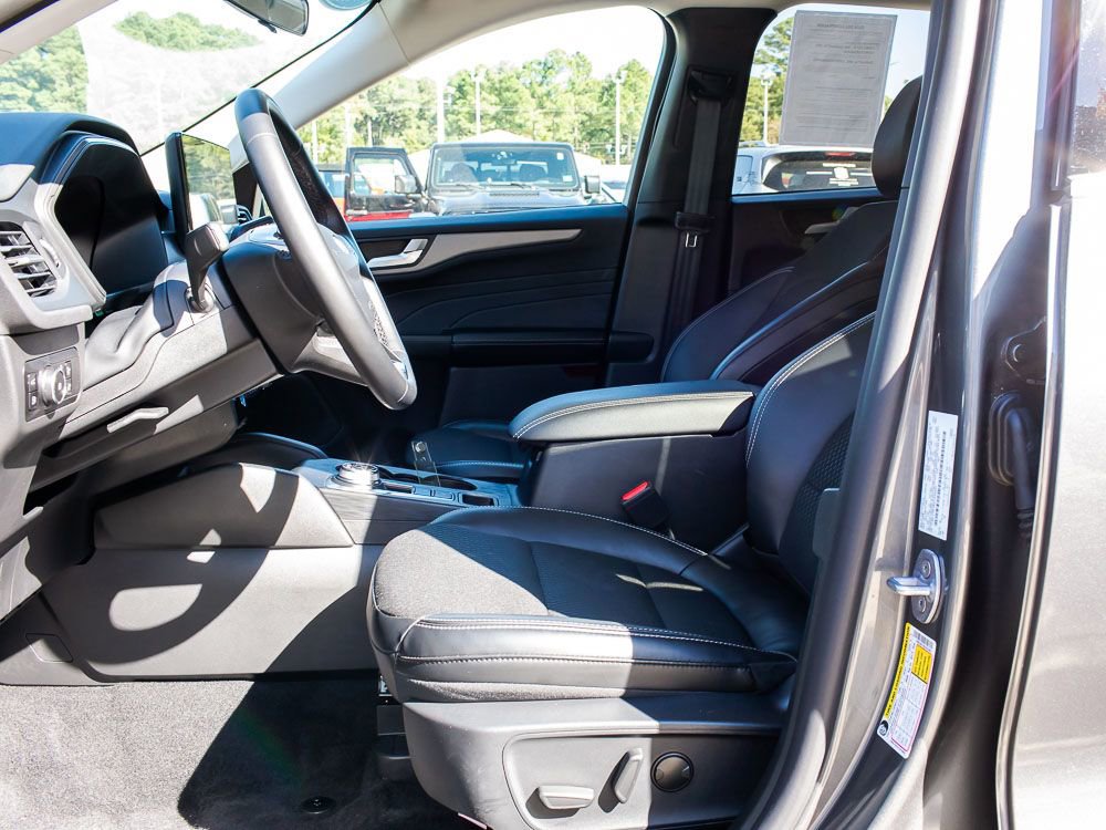 Used 2025 Ford Escape SE image 17