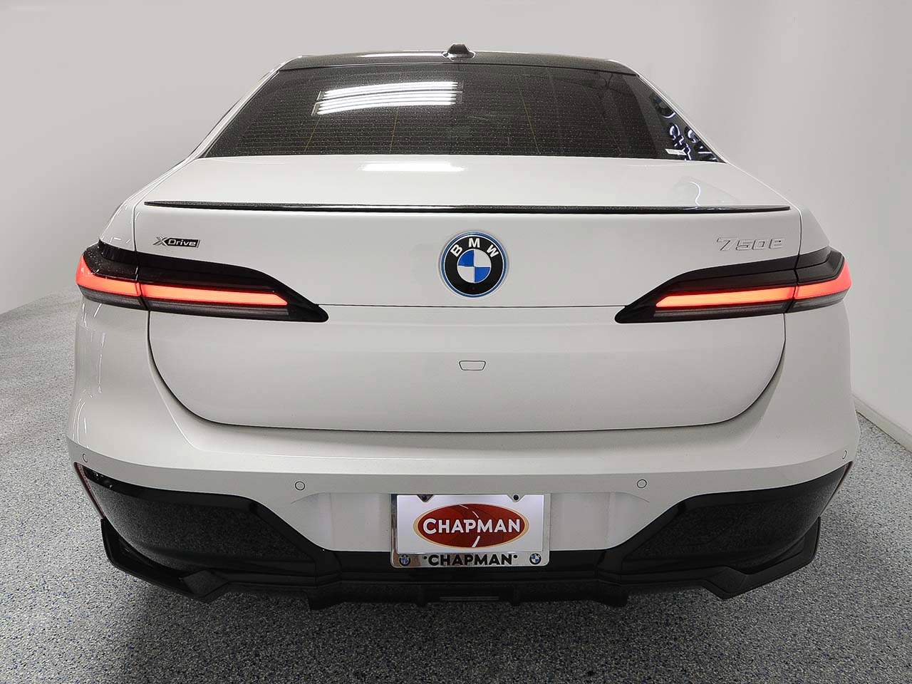 New 2026 BMW 750e xDrive w/ Premium Package AWD/4WD image 4