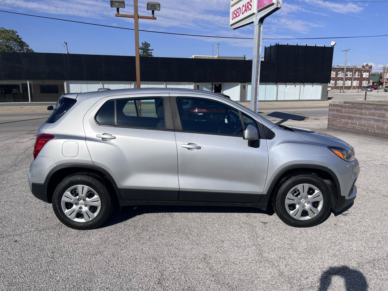 Used 2017 Chevrolet Trax LS FWD image 2
