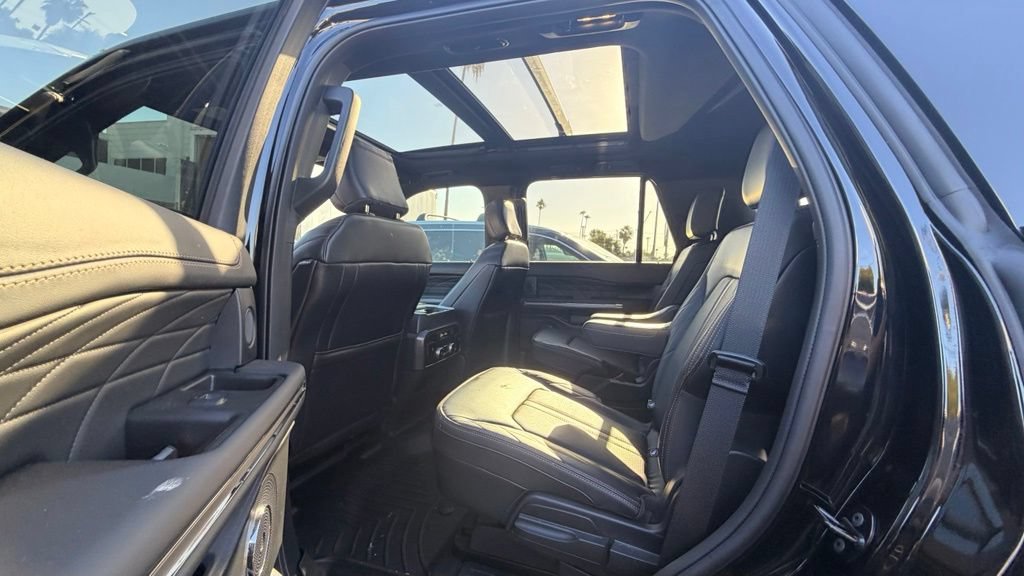 Used 2024 Ford Expedition Platinum RWD image 7