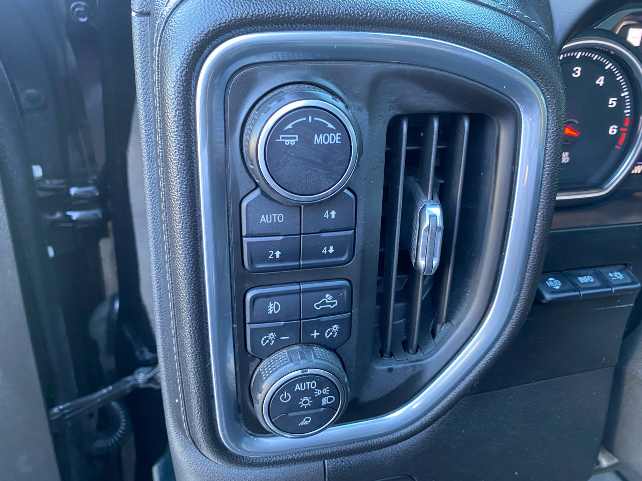 Used 2020 Chevrolet Silverado 1500 High Country w/ Technology Package image 20