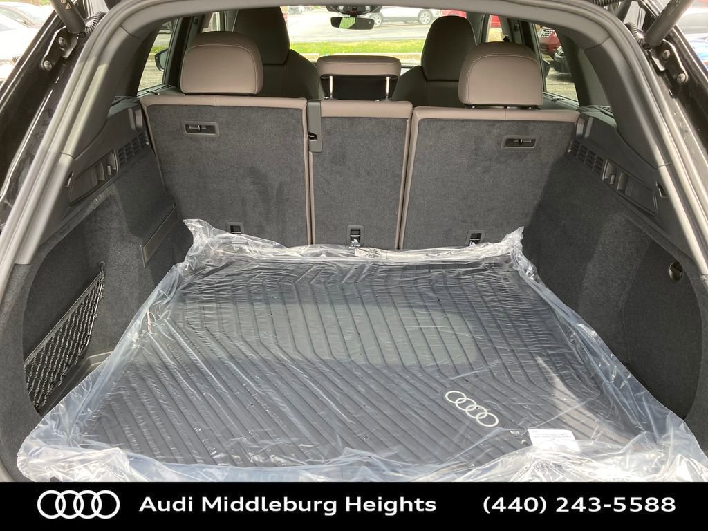 Used 2025 Audi Q5 Premium w/ Convenience Package image 28