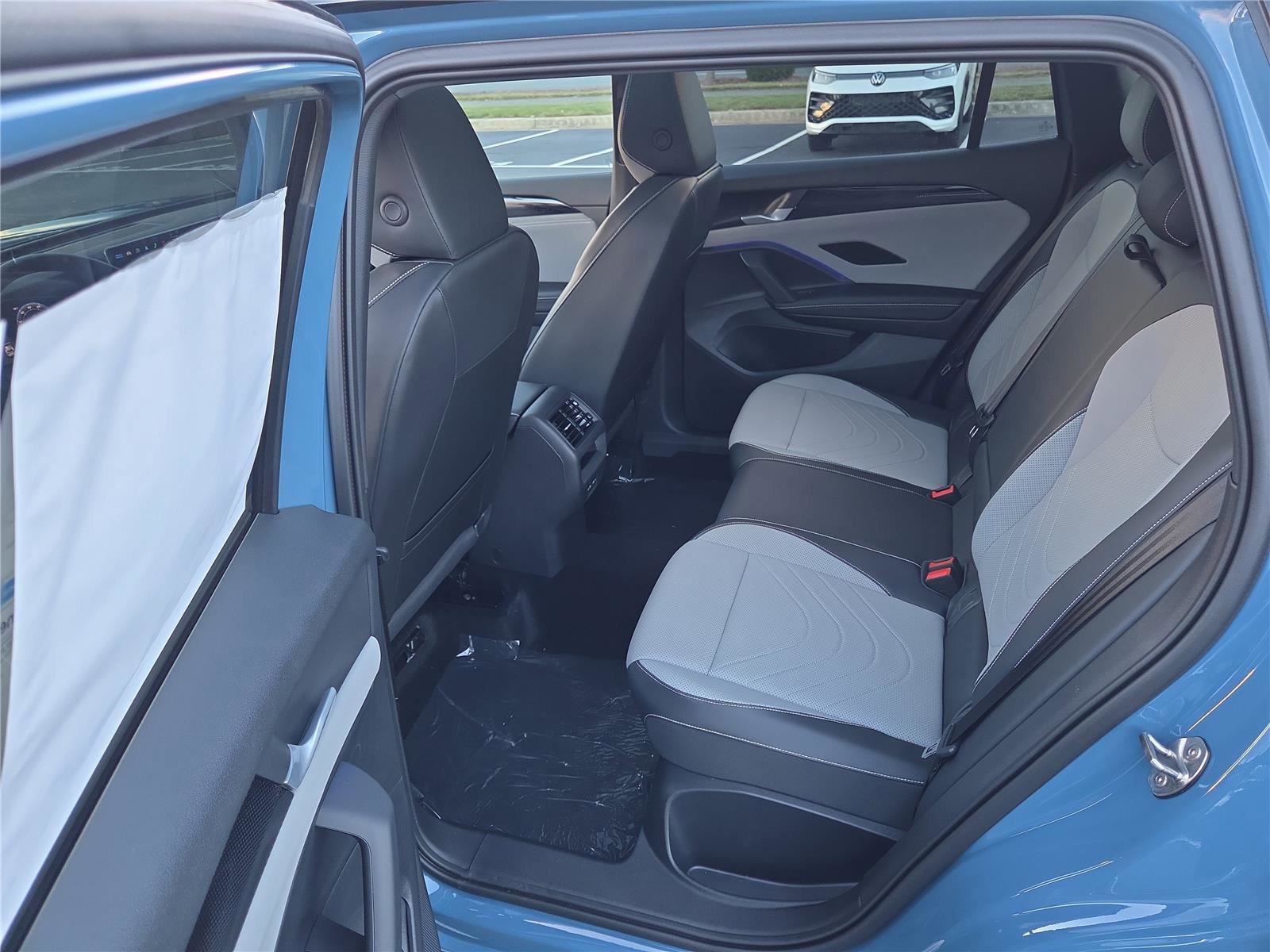 New 2025 Volkswagen Tiguan SE R-Line image 21