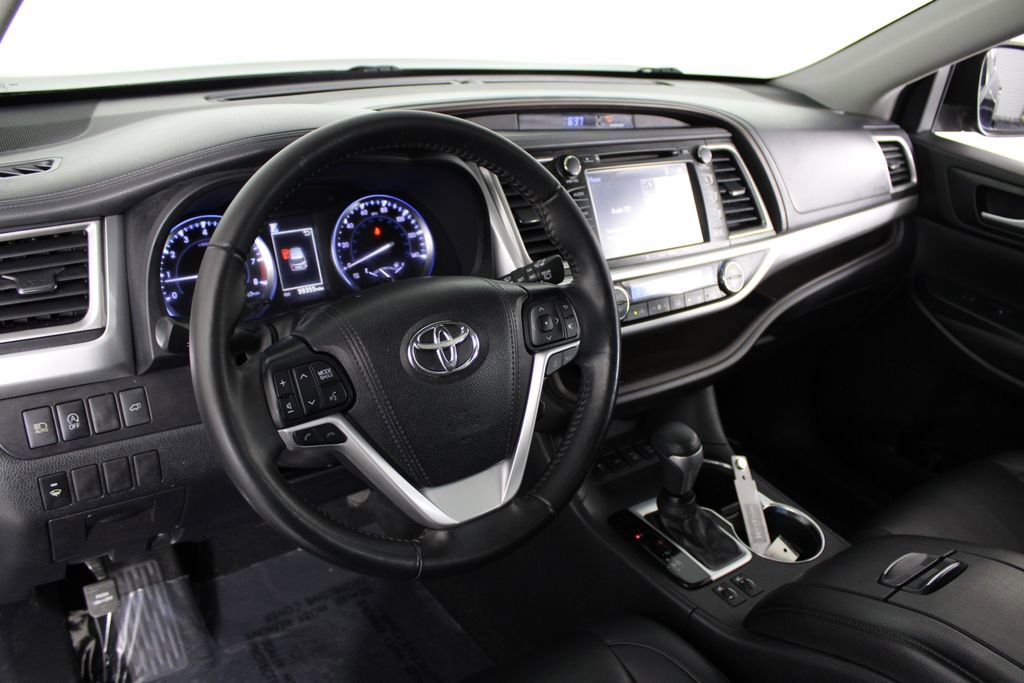 Used 2019 Toyota Highlander XLE w/ Protection Package #3 image 17