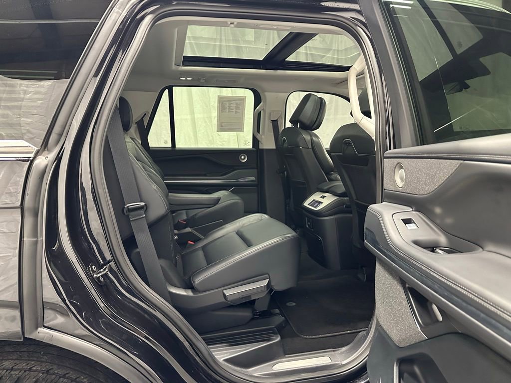 Used 2025 Lincoln Navigator Reserve image 56