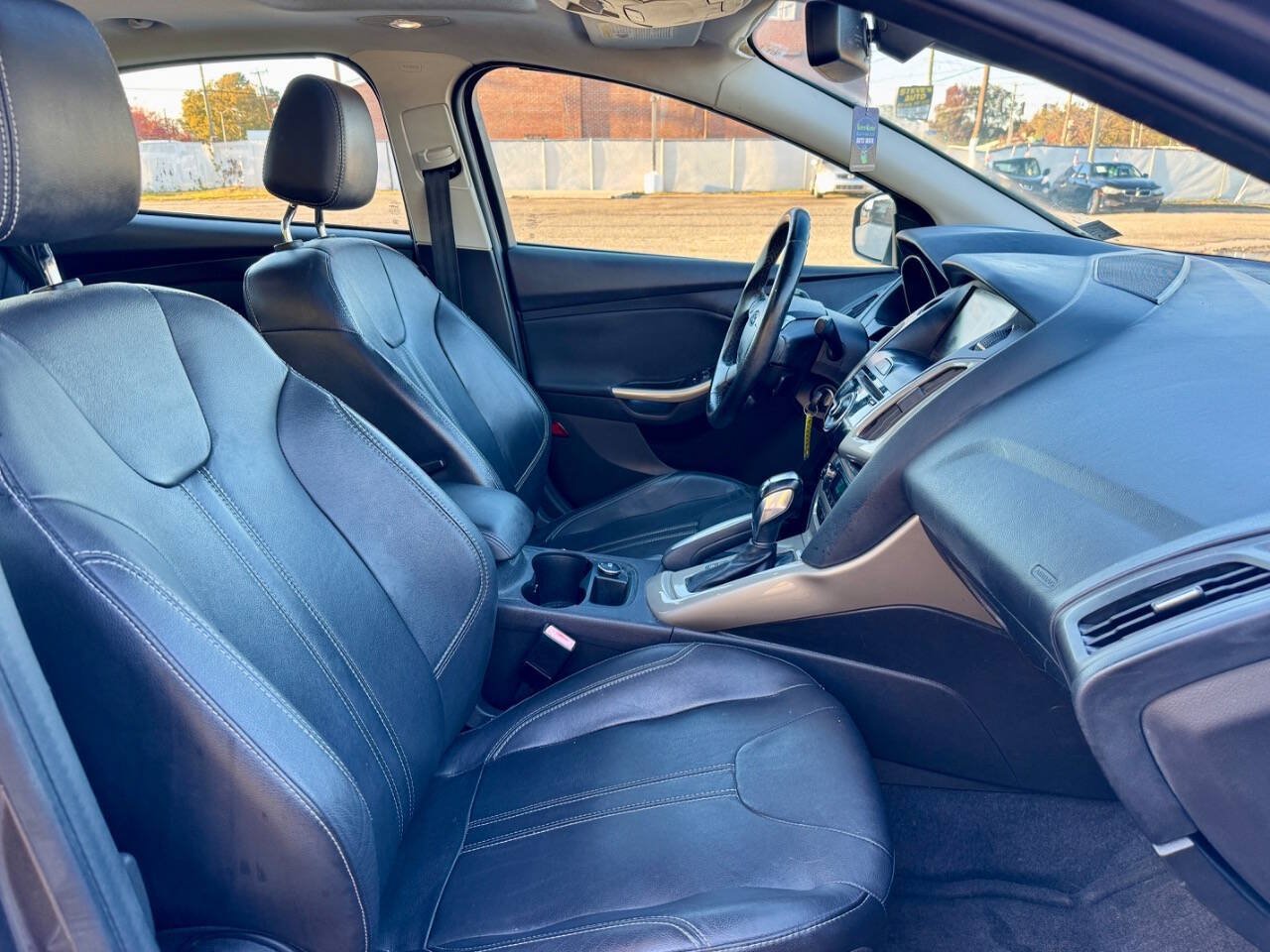 Used 2012 Ford Focus SEL FWD image 13