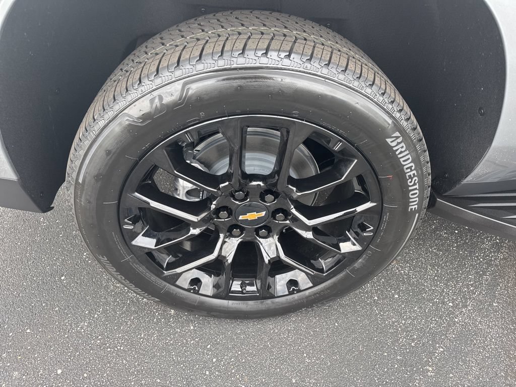 New 2026 Chevrolet Suburban Premier w/ Sun And Tow Package AWD/4WD image 19