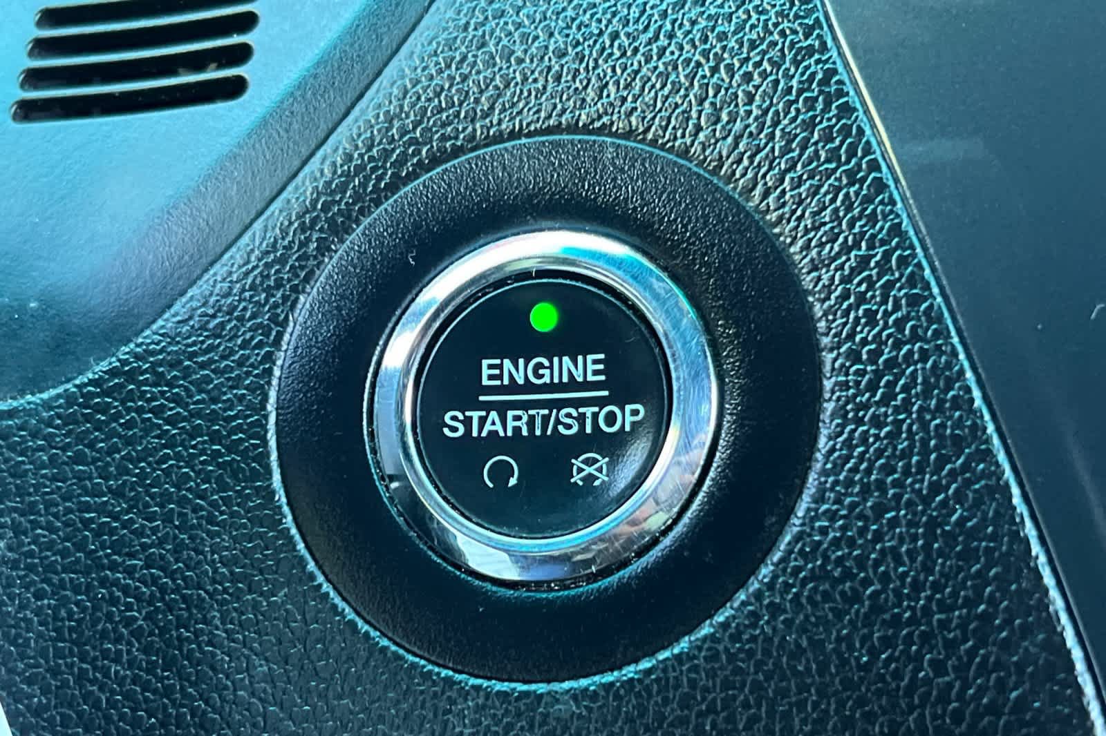 Used 2016 Ford Explorer XLT w/ Equipment Group 202A AWD/4WD image 25