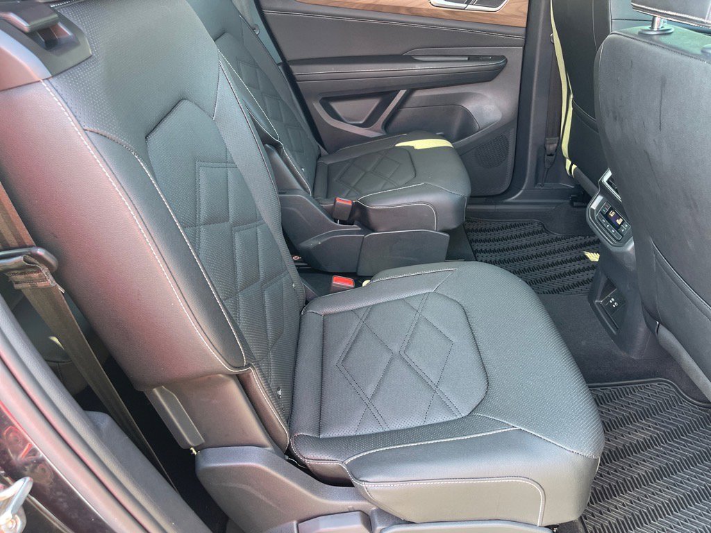 Used 2025 Volkswagen Atlas SE image 18