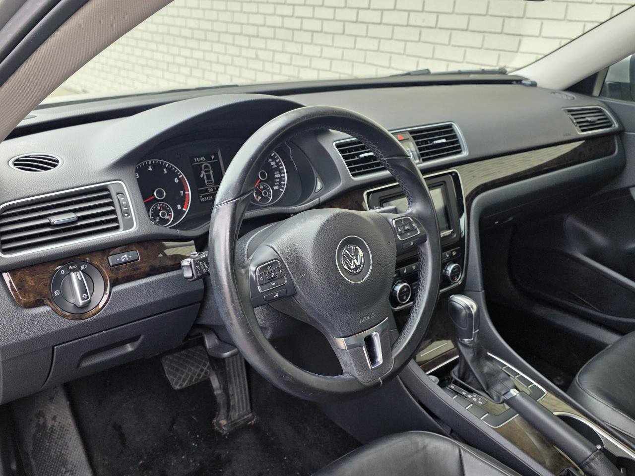 Used 2014 Volkswagen Passat 1.8T SEL Premium FWD image 10