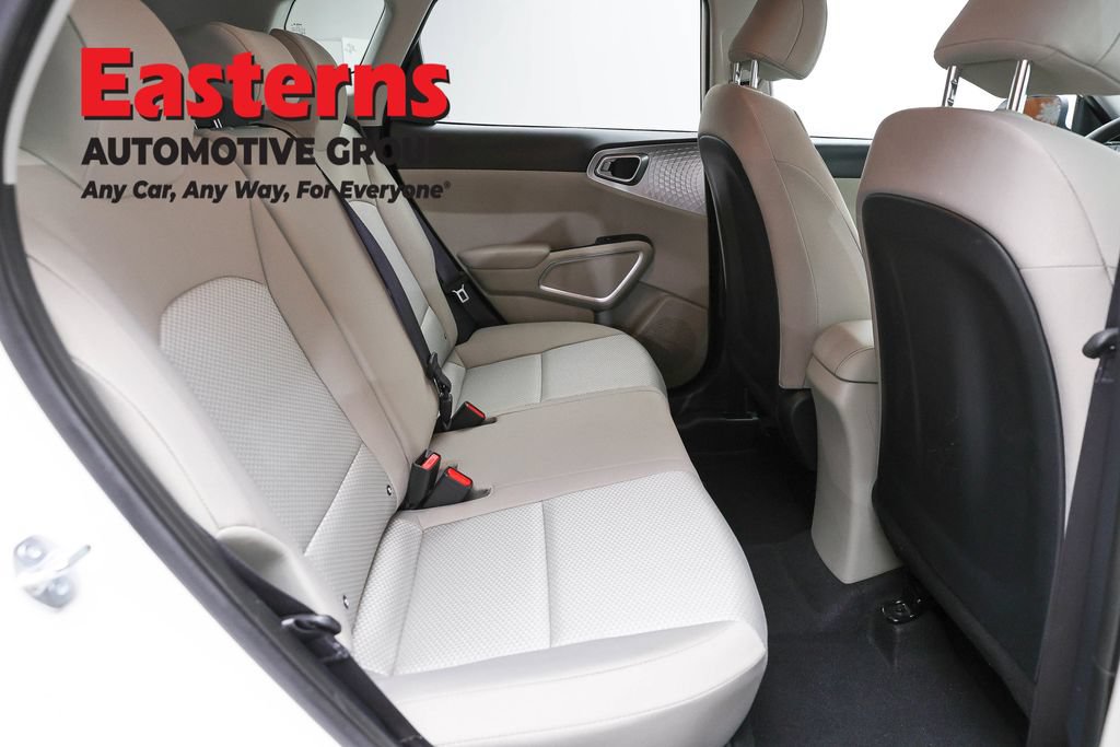 Used 2025 Kia Soul LX FWD image 22