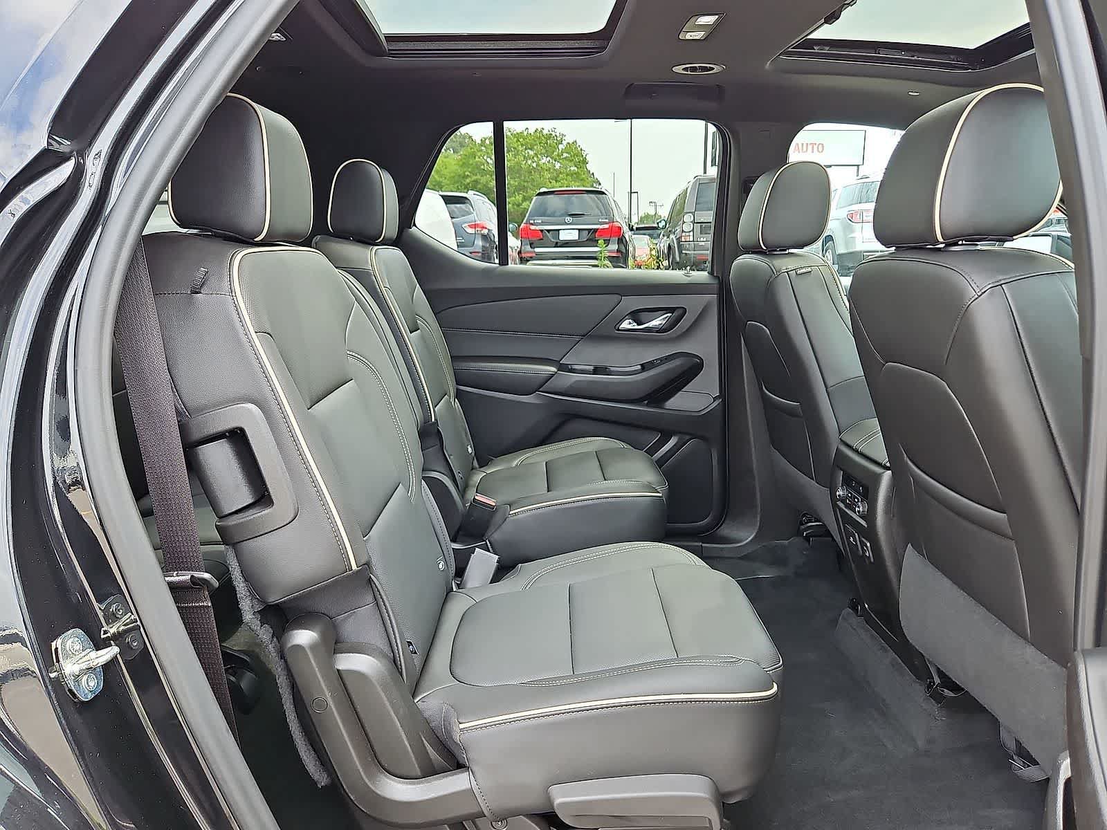 Certified 2023 Chevrolet Traverse Premier w/ Redline Edition FWD image 34