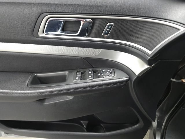 Used 2016 Ford Explorer XLT w/ Equipment Group 202A FWD image 14