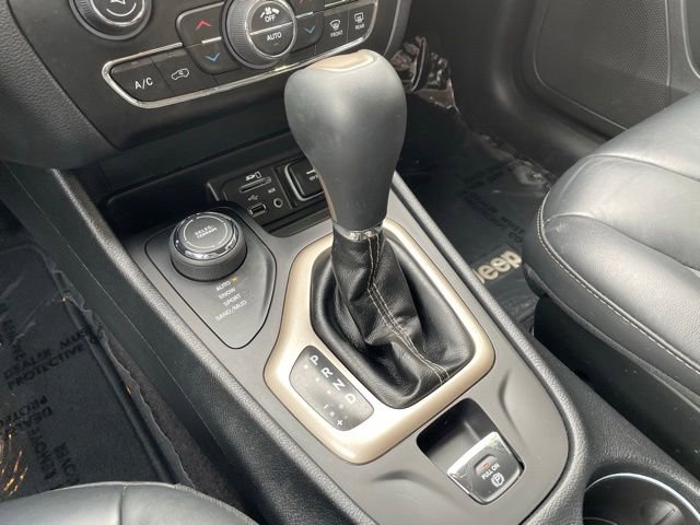 Used 2017 Jeep Cherokee Limited AWD/4WD image 22