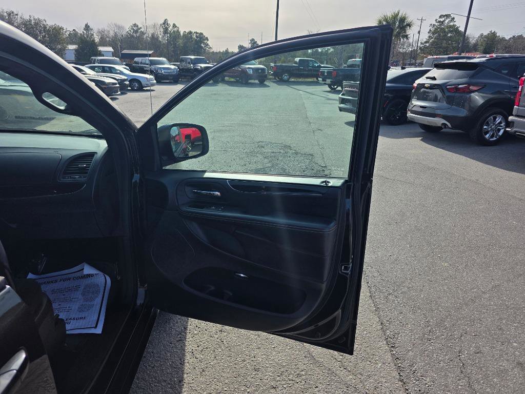 Used 2015 Dodge Grand Caravan SE image 11