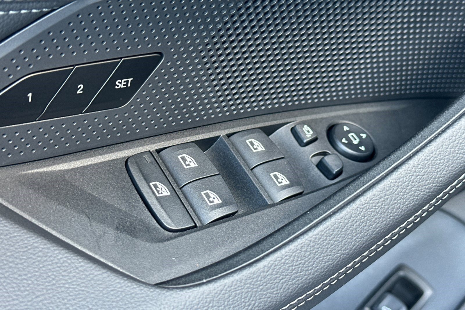 Used 2025 BMW i4 eDrive40 w/ Driving Assistance Package image 13