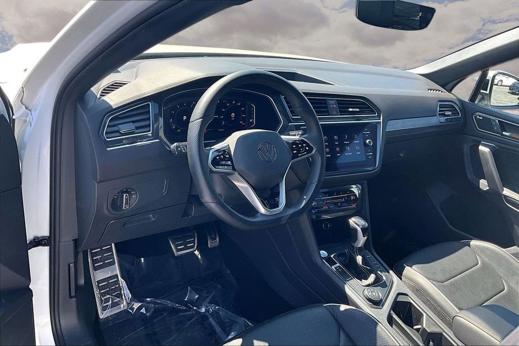 Used 2022 Volkswagen Tiguan SEL R-Line AWD/4WD image 17
