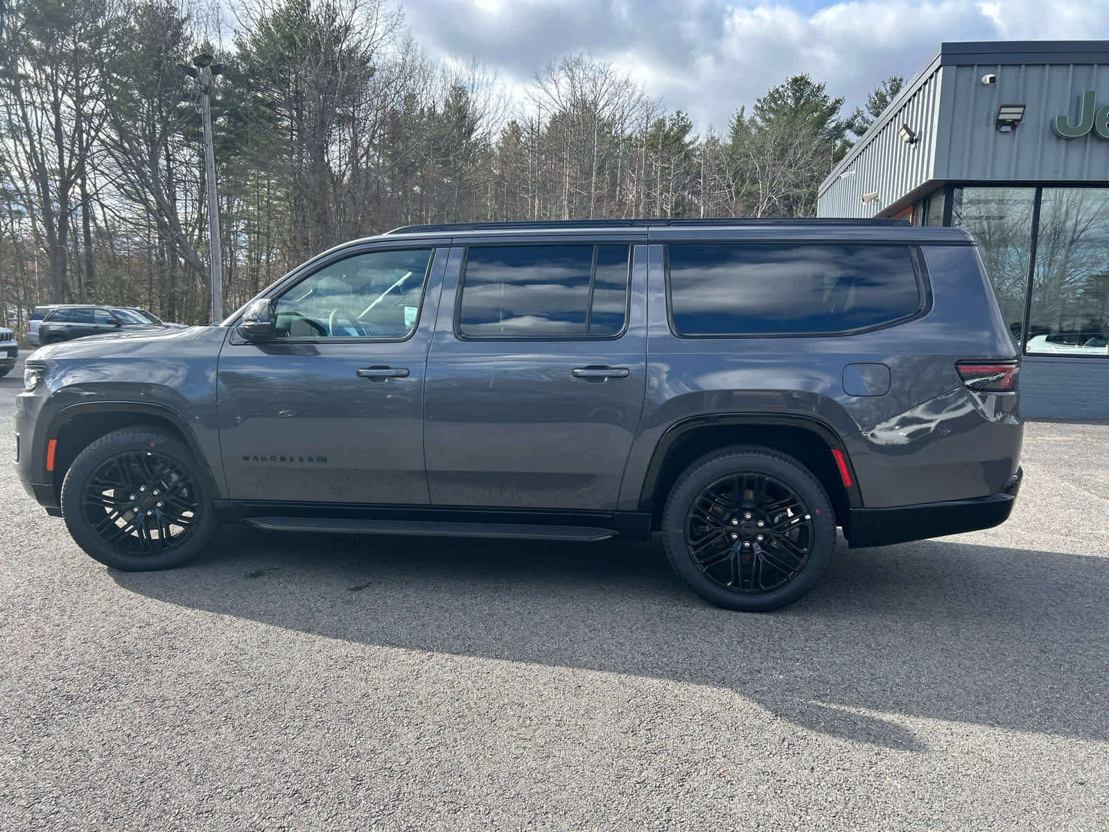 New 2025 Jeep Wagoneer L Series II w/ Premium Group I image 16