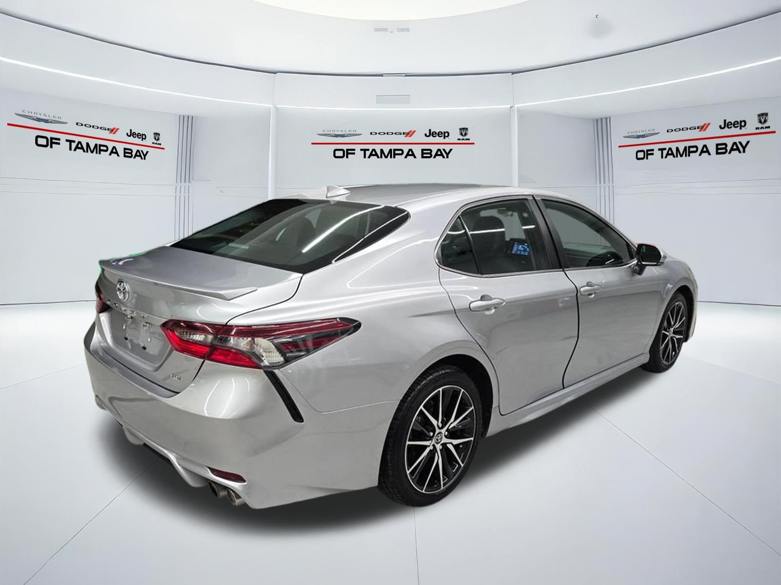 Used 2023 Toyota Camry SE FWD image 6