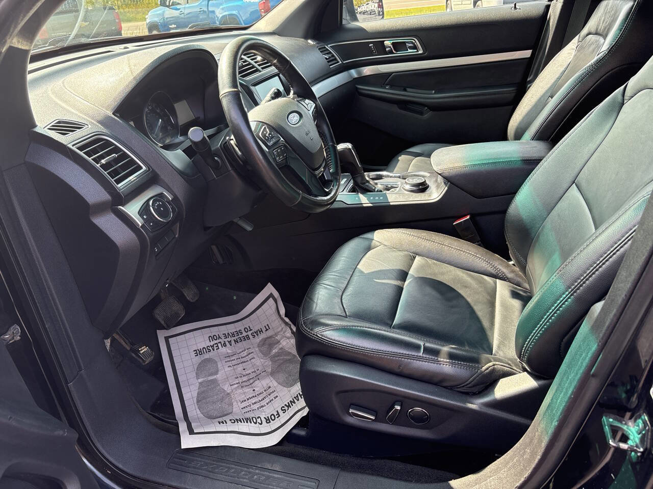 Used 2017 Ford Explorer XLT w/ Equipment Group 202A image 5