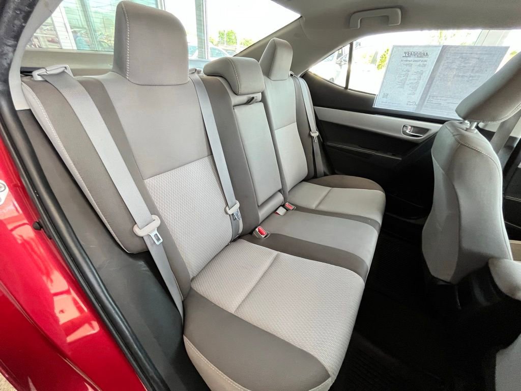 Used 2018 Toyota Corolla LE FWD image 35