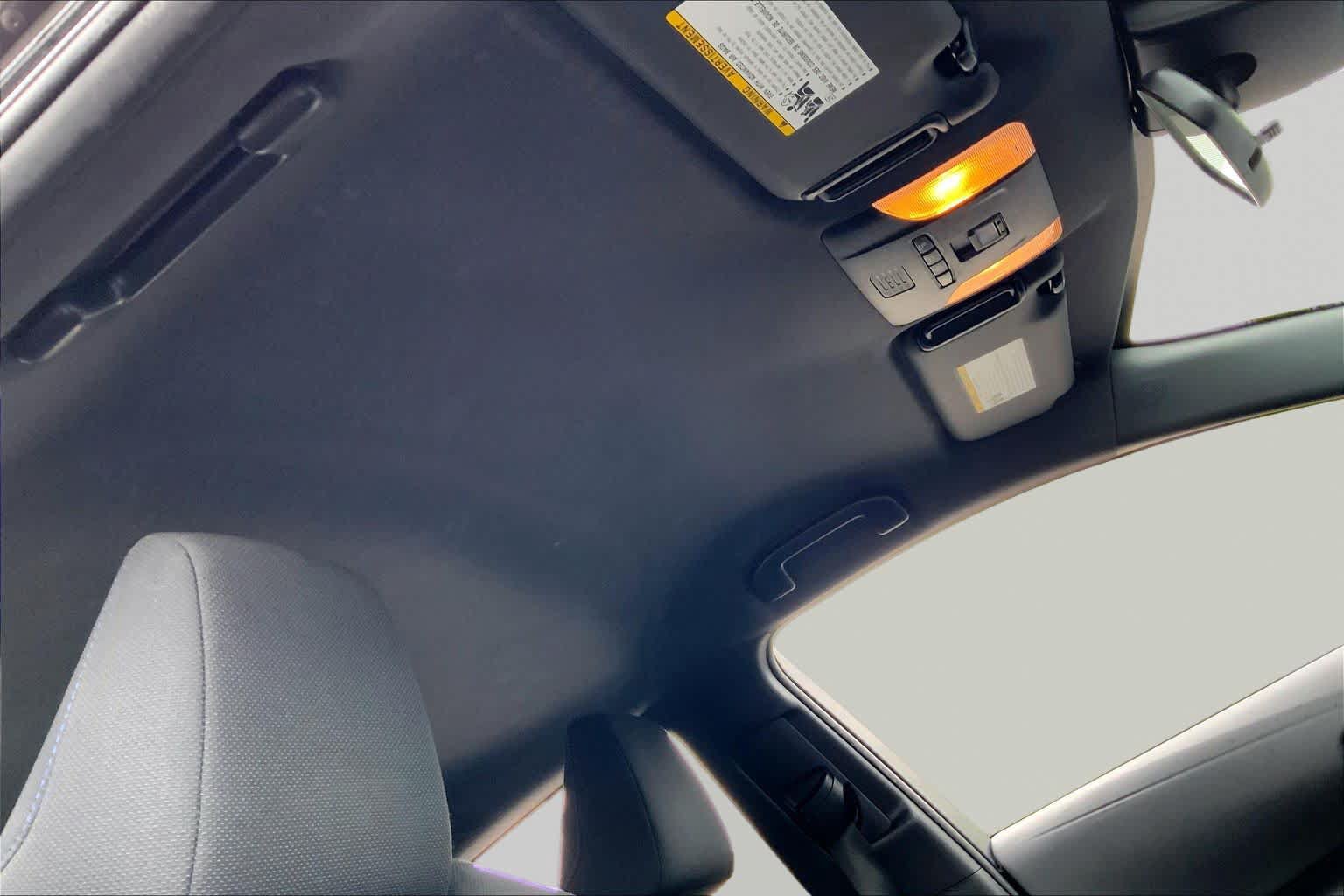Used 2022 Toyota Corolla SE w/ Carpet Mat Package (TMS) FWD image 14