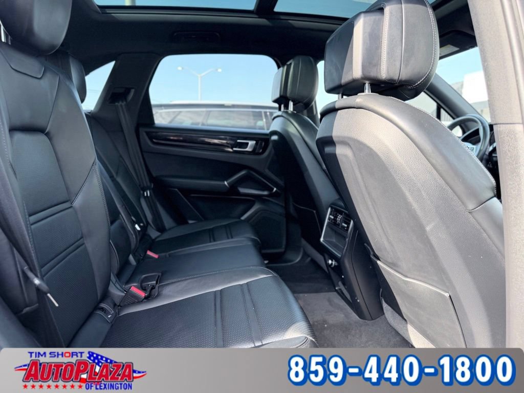 Used 2023 Porsche Cayenne w/ Premium Package AWD/4WD image 46