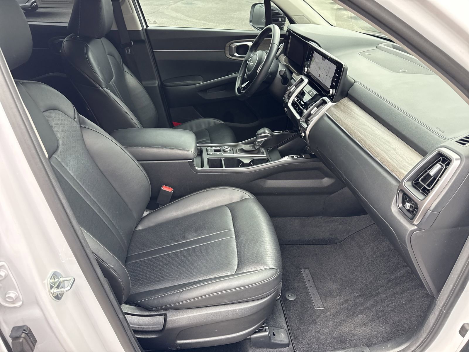 Used 2022 Kia Sorento EX w/ Panoramic Sunroof Package image 39