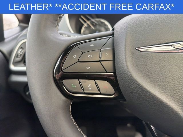 Used 2025 Chrysler Pacifica Limited image 35