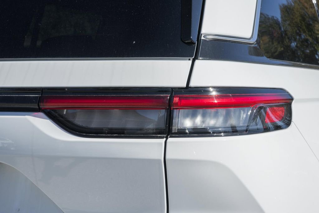 New 2025 Jeep Grand Cherokee Laredo X w/ Luxury Tech Group I image 6