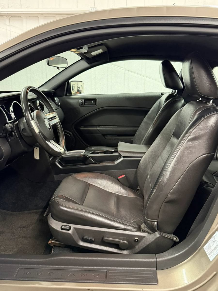 Used 2005 Ford Mustang Premium RWD image 27