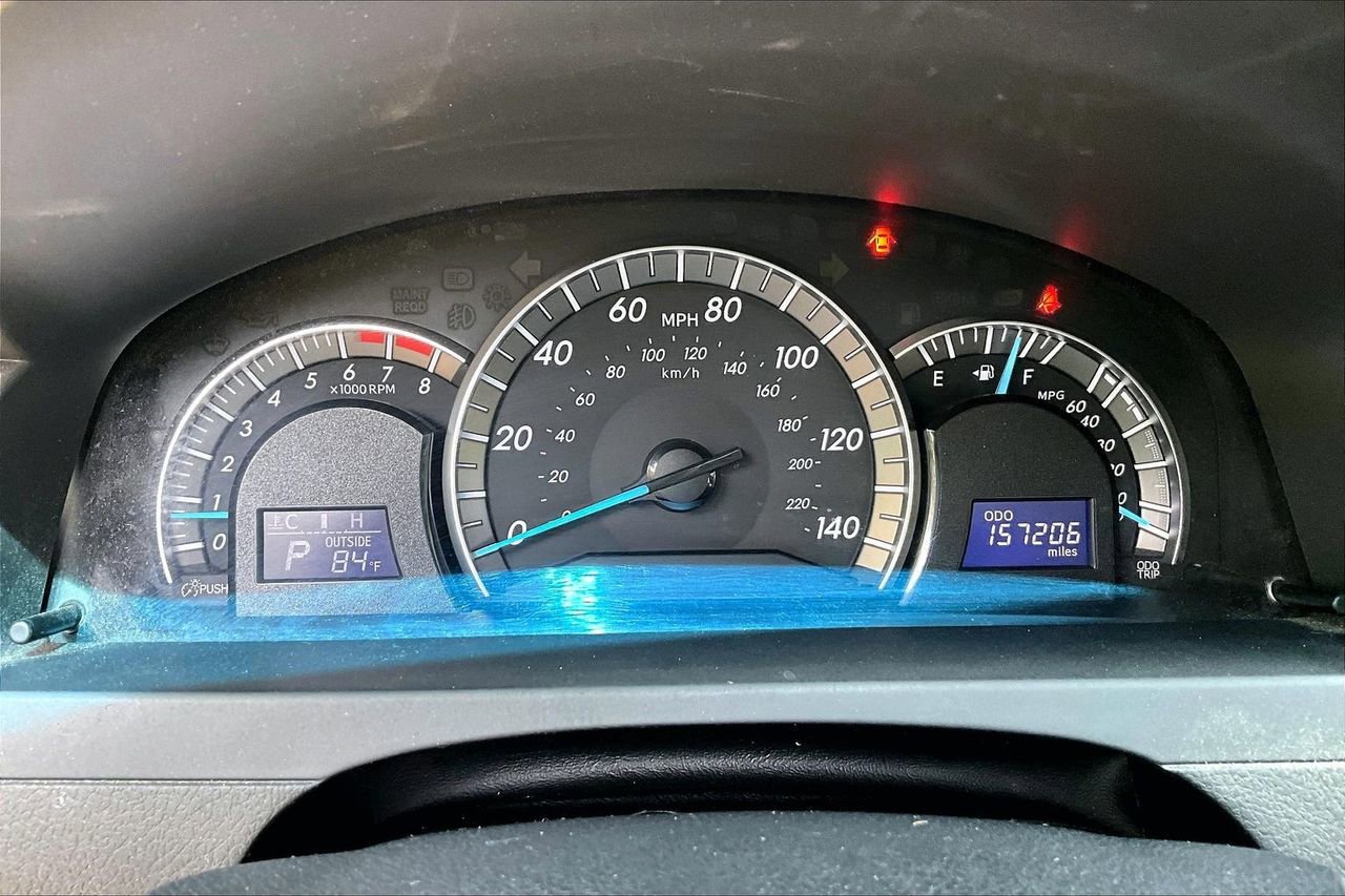 Used 2013 Toyota Camry SE FWD image 12