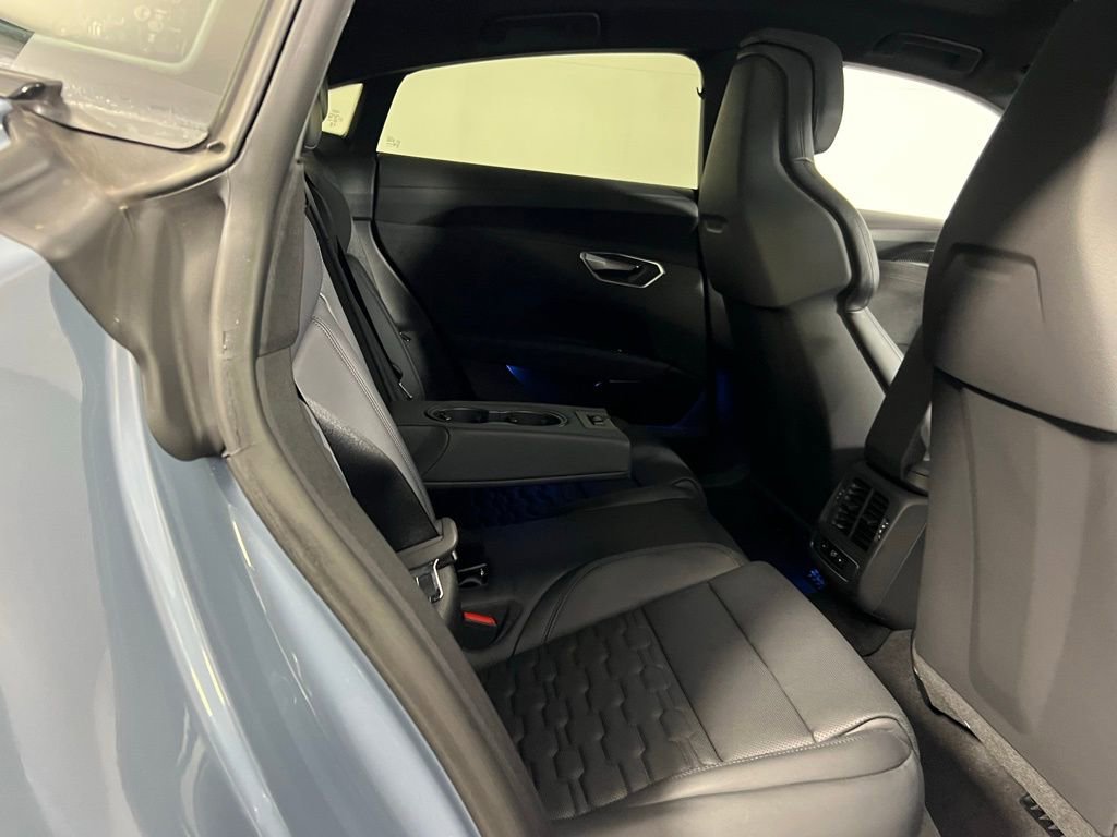 Used 2024 Audi e-tron GT Premium Plus image 29