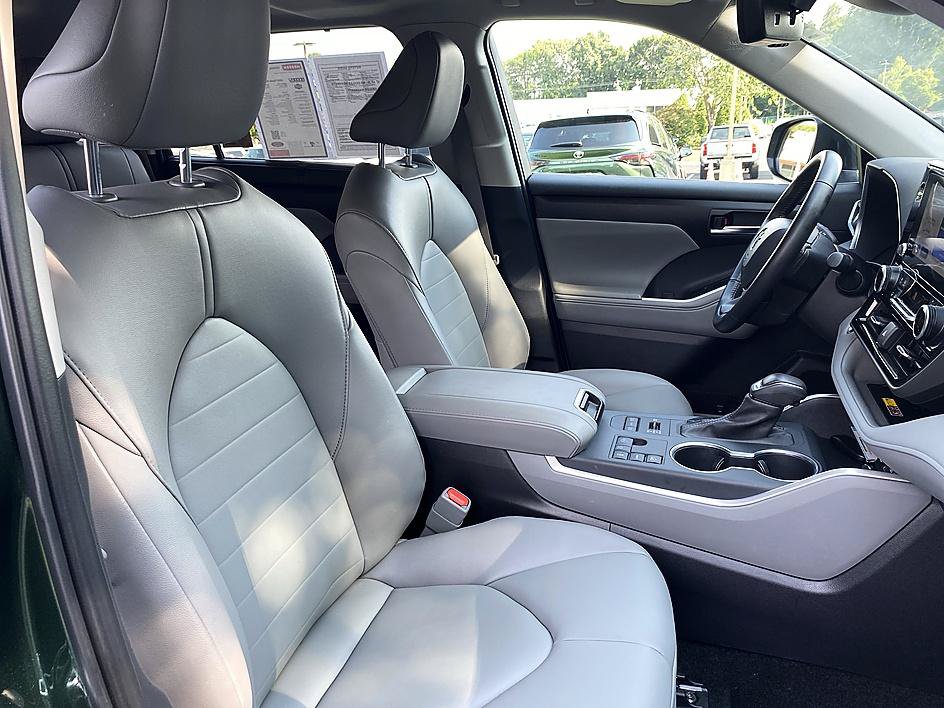 Certified 2025 Toyota Highlander XLE AWD/4WD image 24