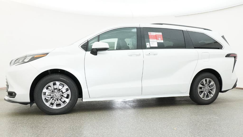 New 2026 Toyota Sienna XLE FWD image 21