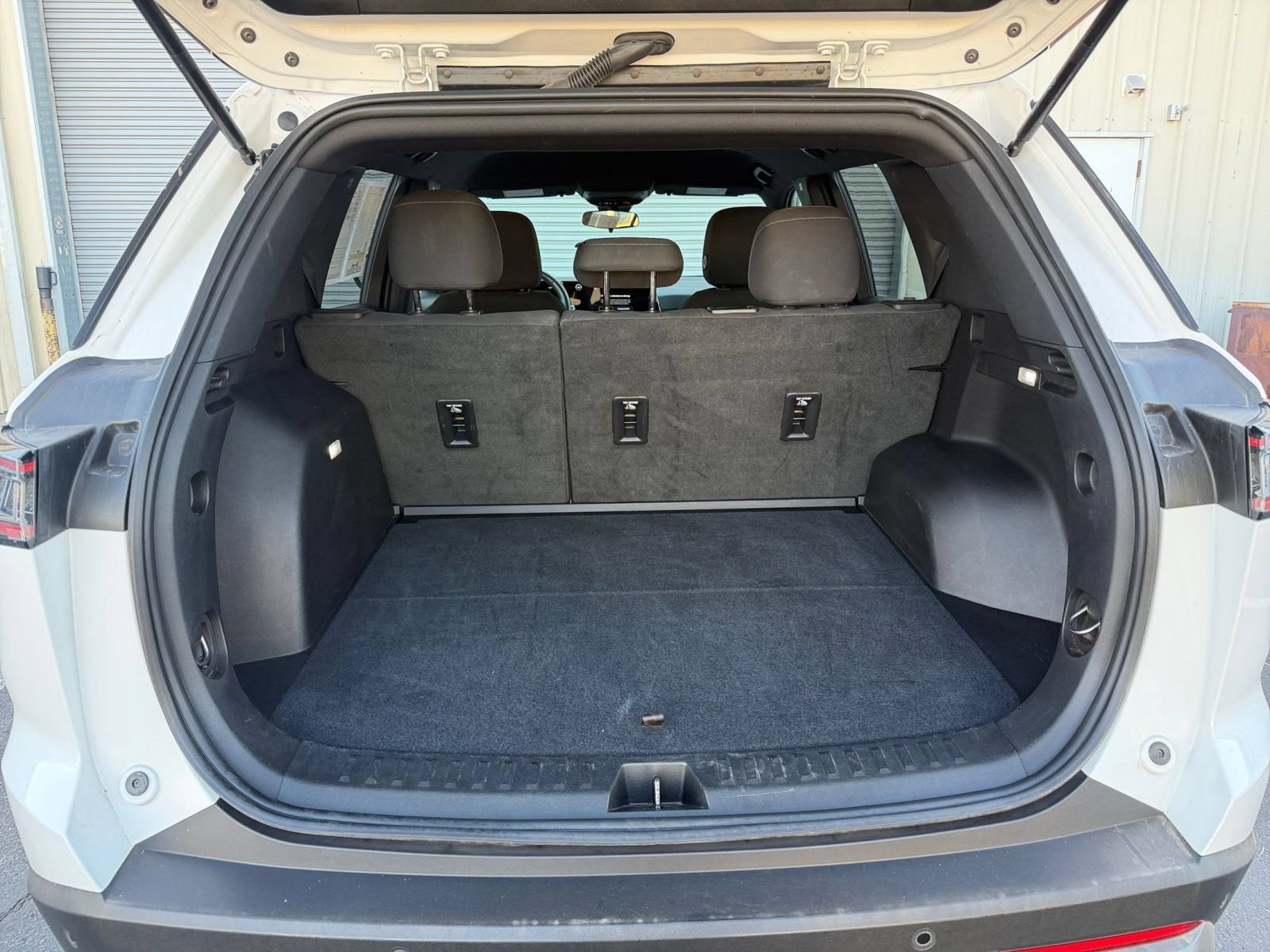 Used 2025 Chevrolet Equinox LT FWD image 31