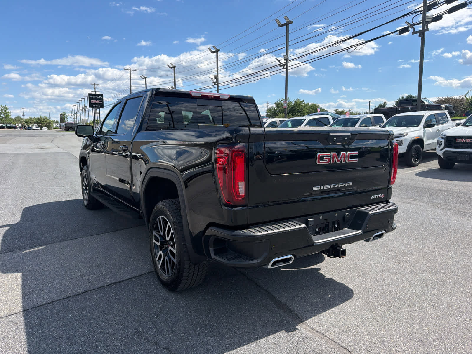 Used 2023 GMC Sierra 1500 AT4 w/ AT4 Premium Package AWD/4WD image 9