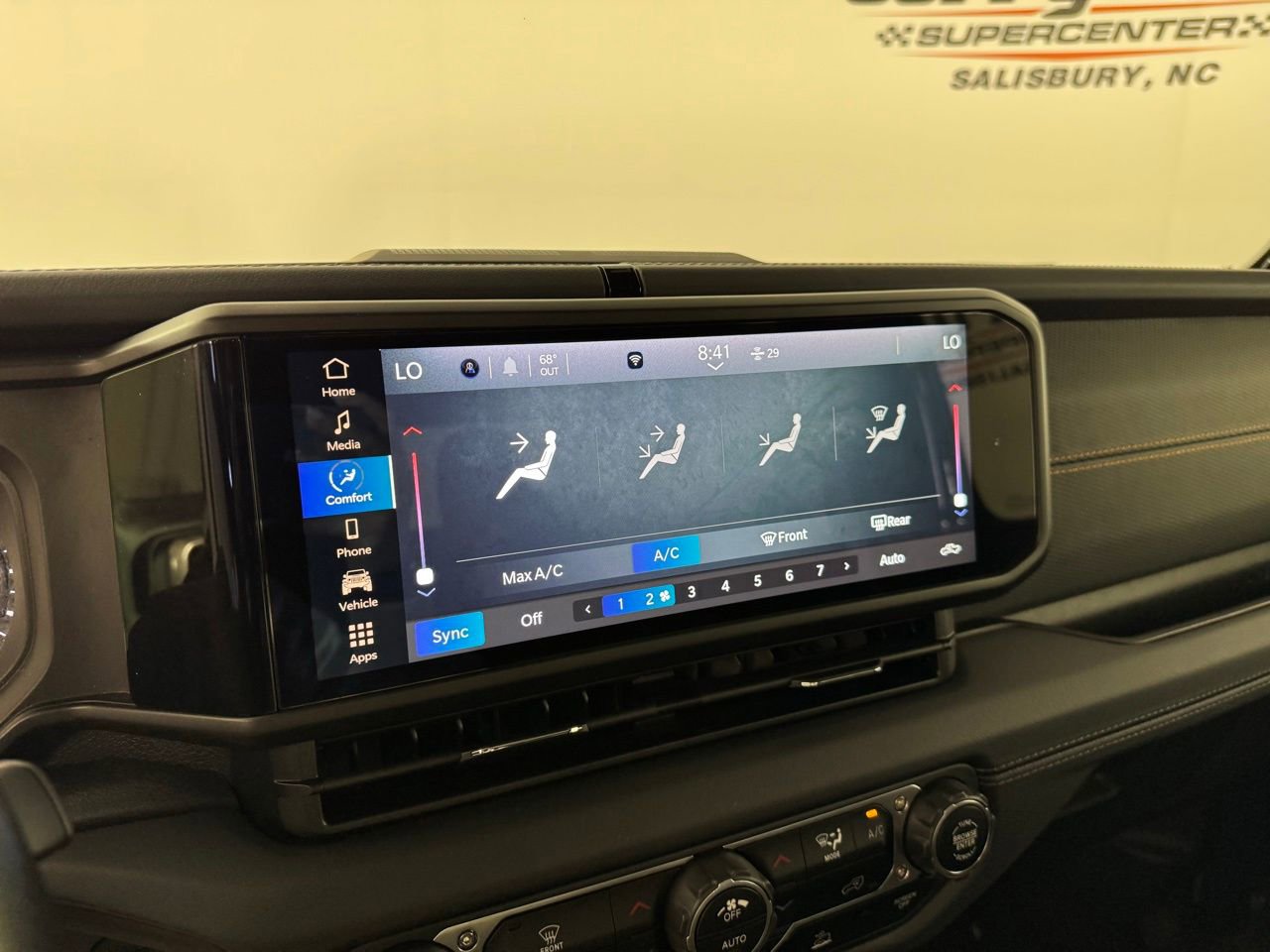 Used 2024 Jeep Gladiator Mojave AWD/4WD image 17