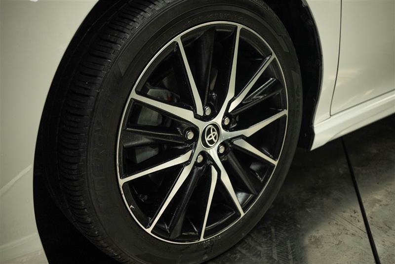 Used 2022 Toyota Camry SE w/ Convenience Package FWD image 3