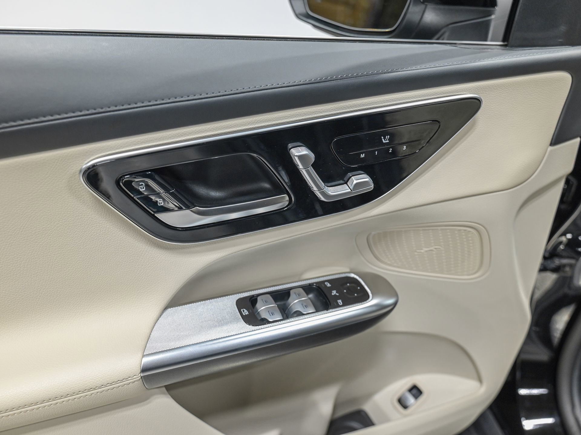 Used 2023 Mercedes-Benz GLC 300 4MATIC image 13