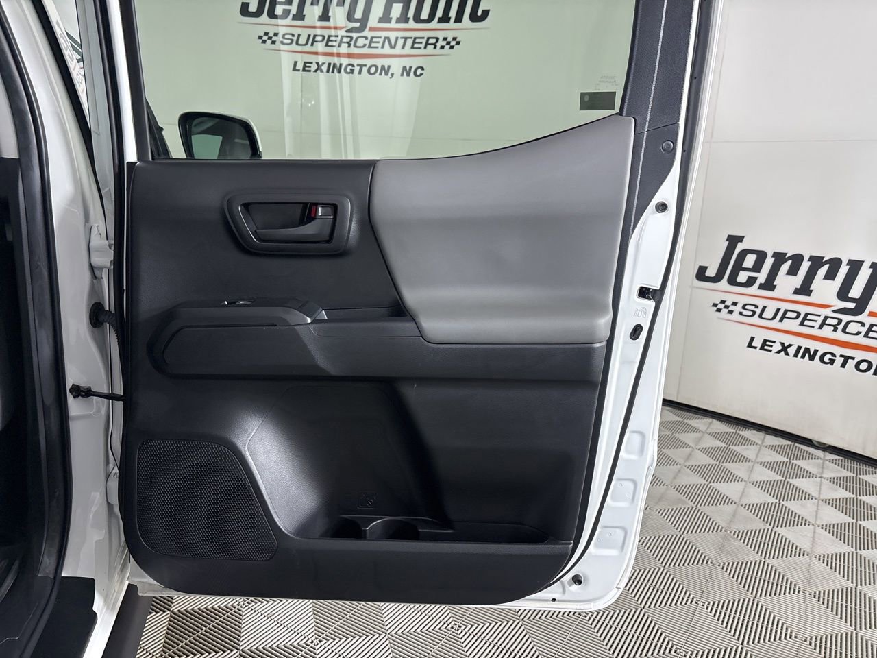 Used 2023 Toyota Tacoma SR image 23