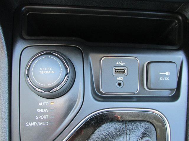 Used 2019 Jeep Cherokee Limited image 14