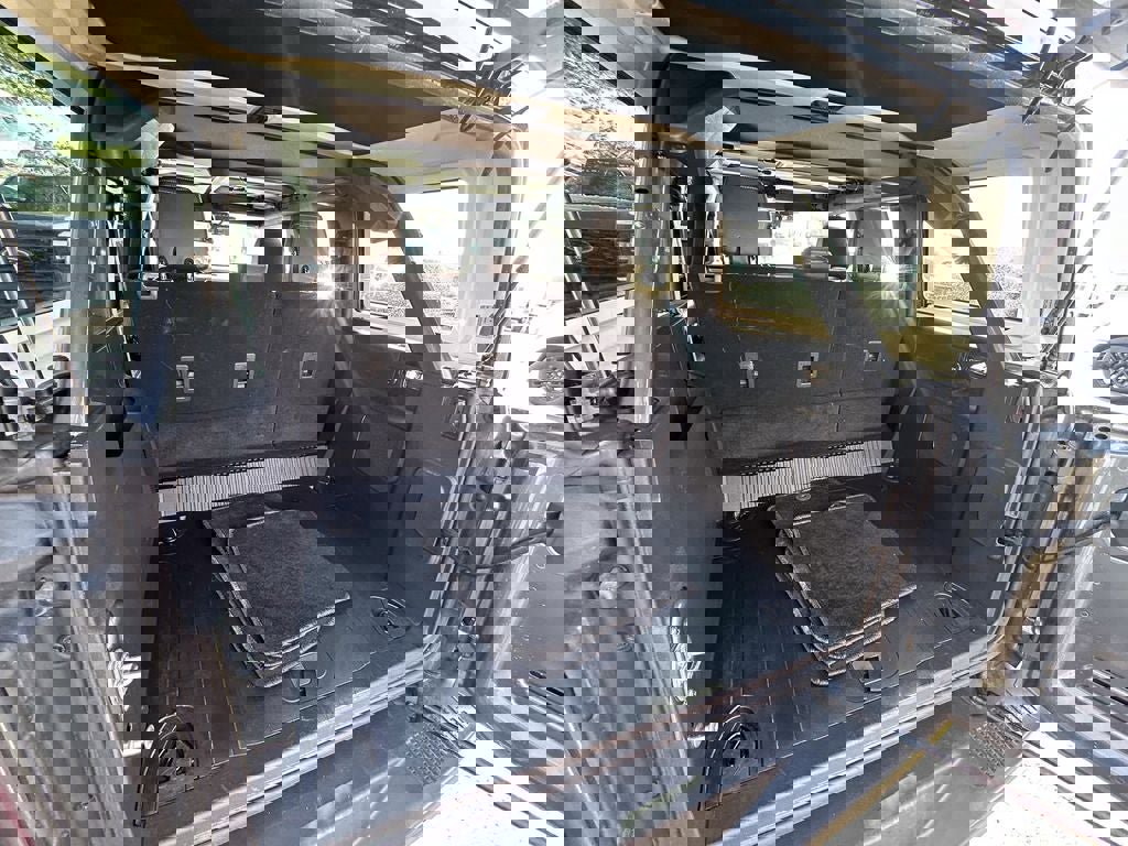 Used 2025 Ford Bronco Badlands image 8