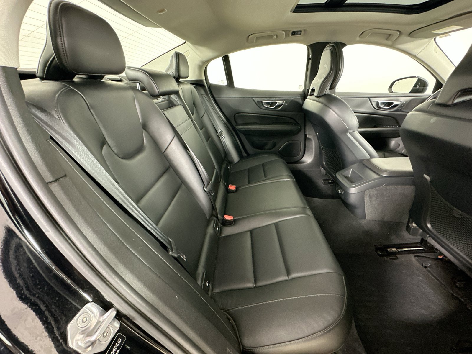 Used 2019 Volvo S60 T6 Momentum w/ Multimedia Package AWD/4WD image 40