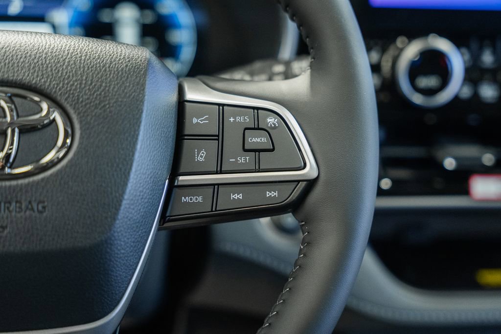 New 2026 Toyota Highlander Platinum image 32