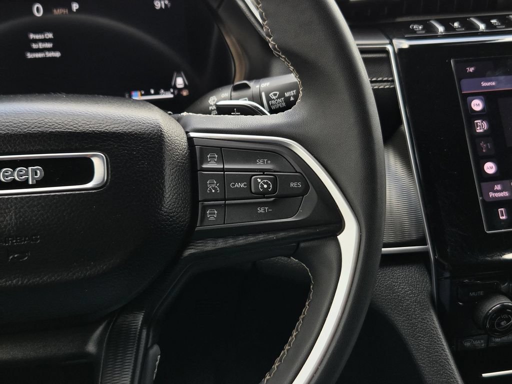 Used 2025 Jeep Grand Cherokee Laredo RWD image 18