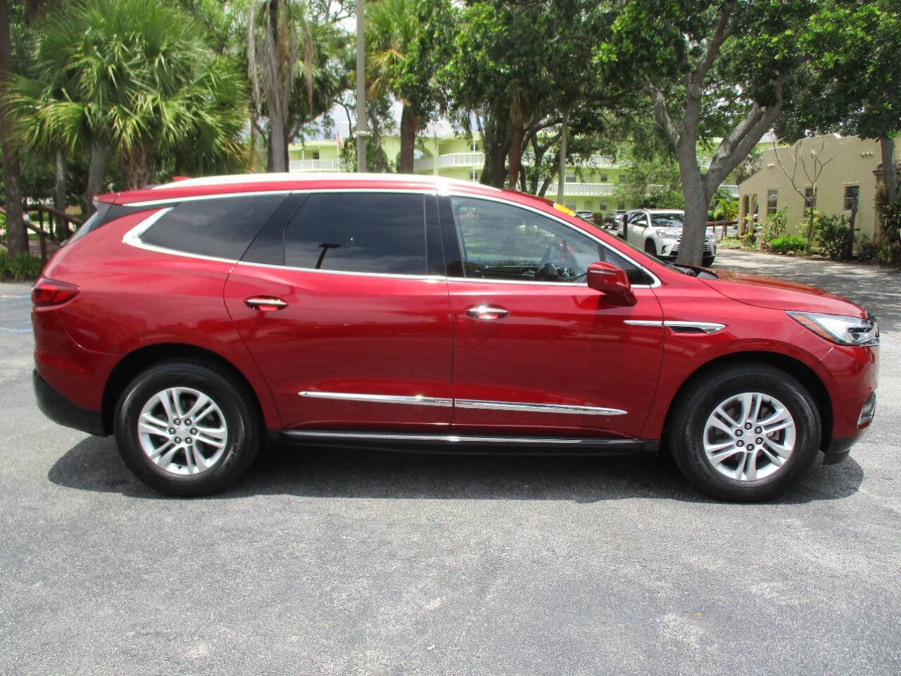 Used 2020 Buick Enclave Essence w/ LPO, Luxury Package FWD image 3