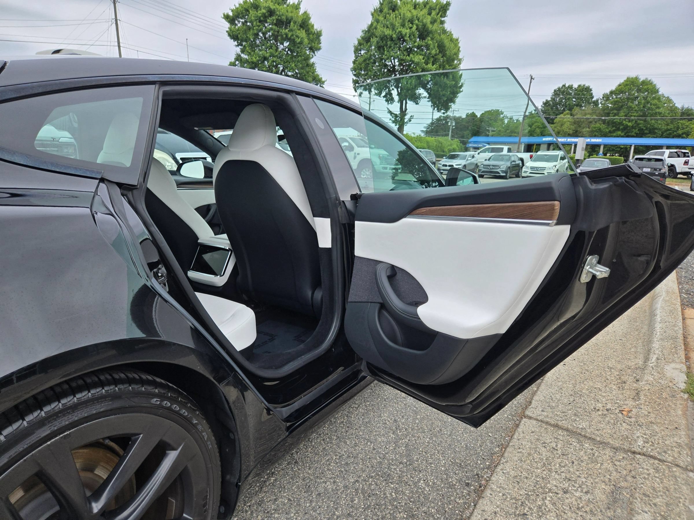 Used 2023 Tesla Model S Standard Range AWD/4WD image 19